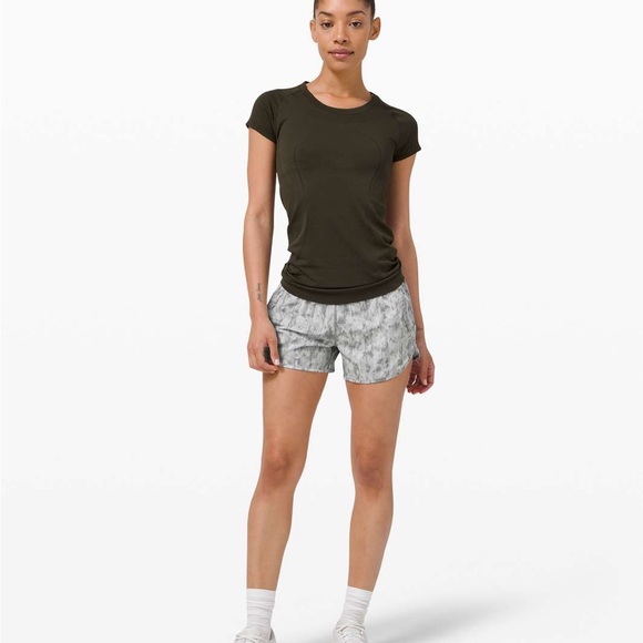 Lululemon Tracker Short V*4"
City Breeze Alpine White Multi - Picture 5 of 11